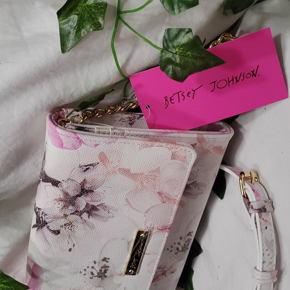 🎄NWT BETSEY JOHNSON WALLET🎄 - Picture 4 of 8